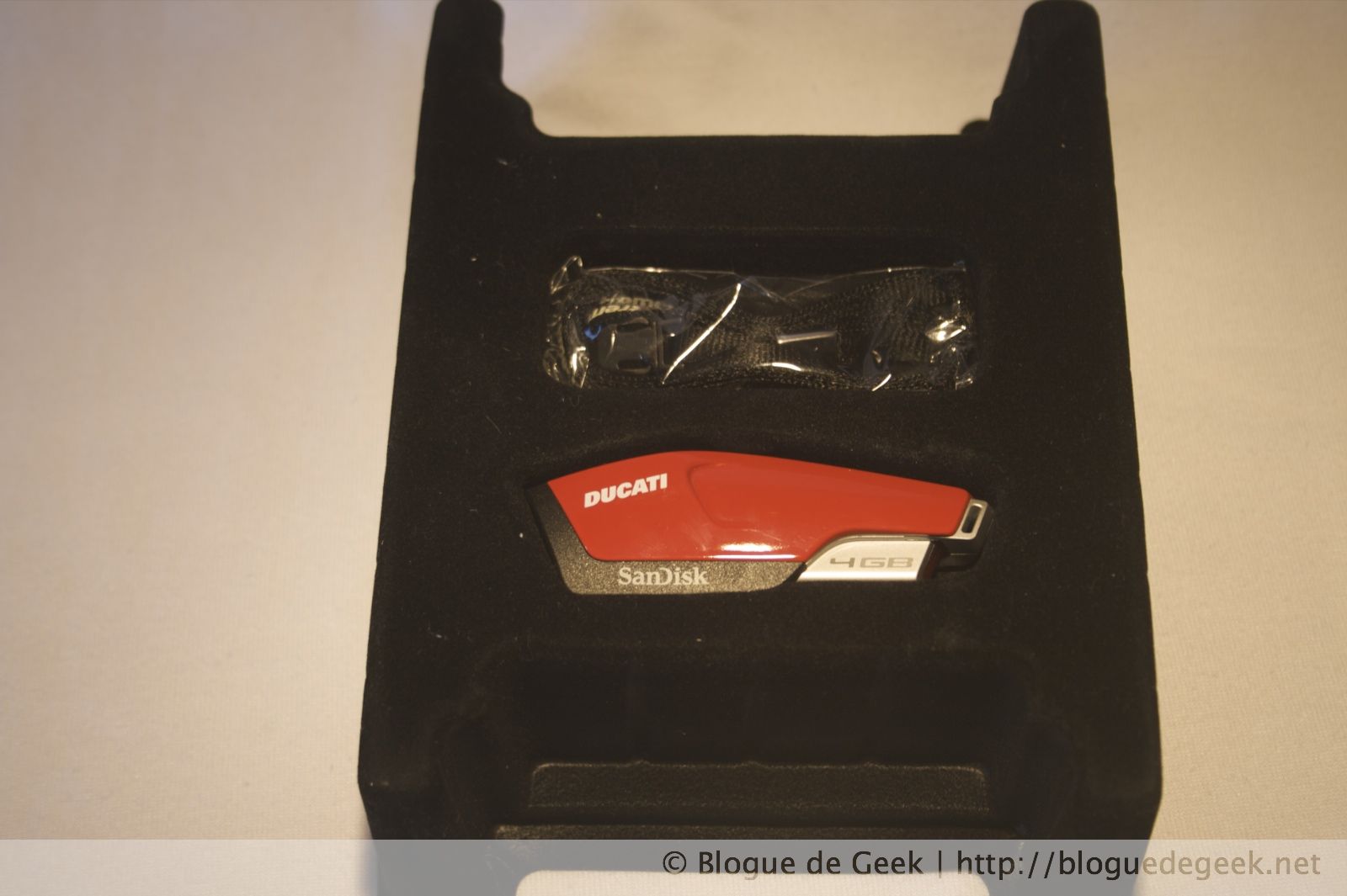 Sandisk Extreme Ducati, clé USB de 4Go à 20Mo/sec [Évaluation]