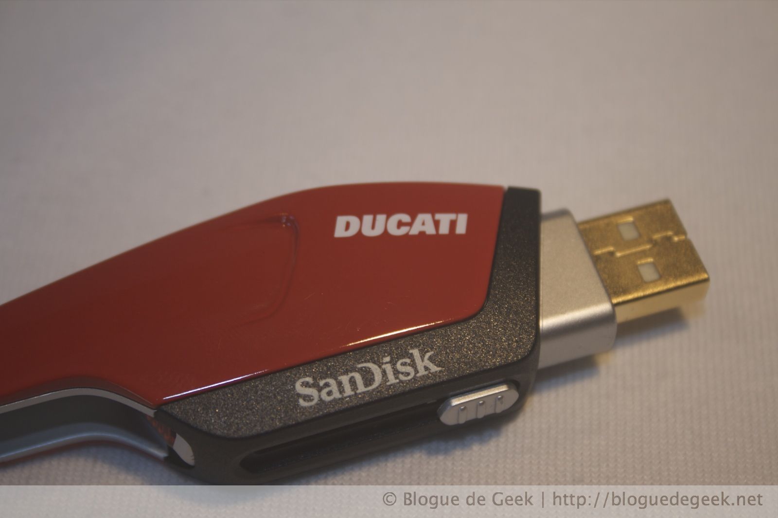 Sandisk Extreme Ducati, clé USB de 4Go à 20Mo/sec [Évaluation]