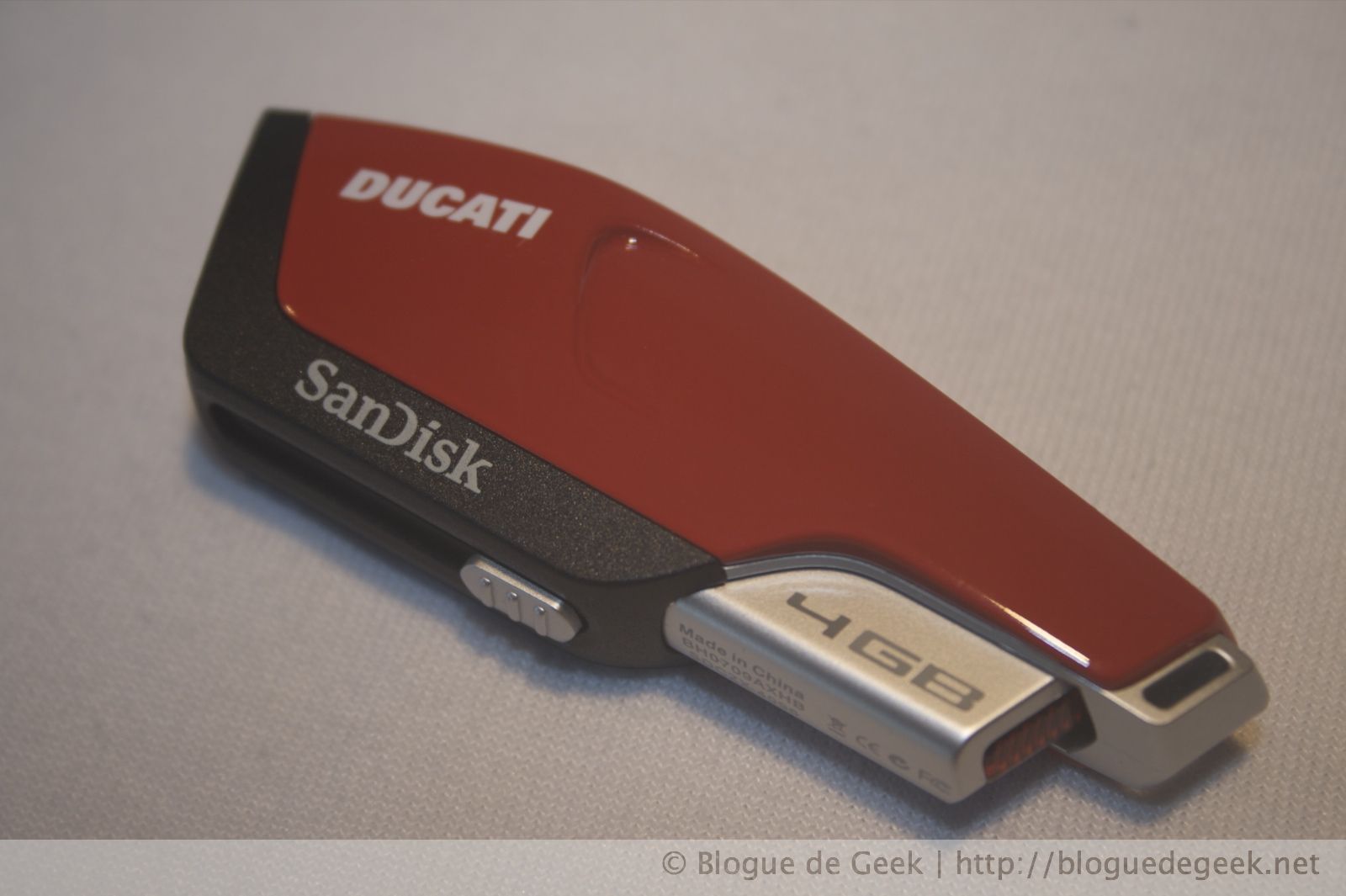 Sandisk Extreme Ducati, clé USB de 4Go à 20Mo/sec [Évaluation]