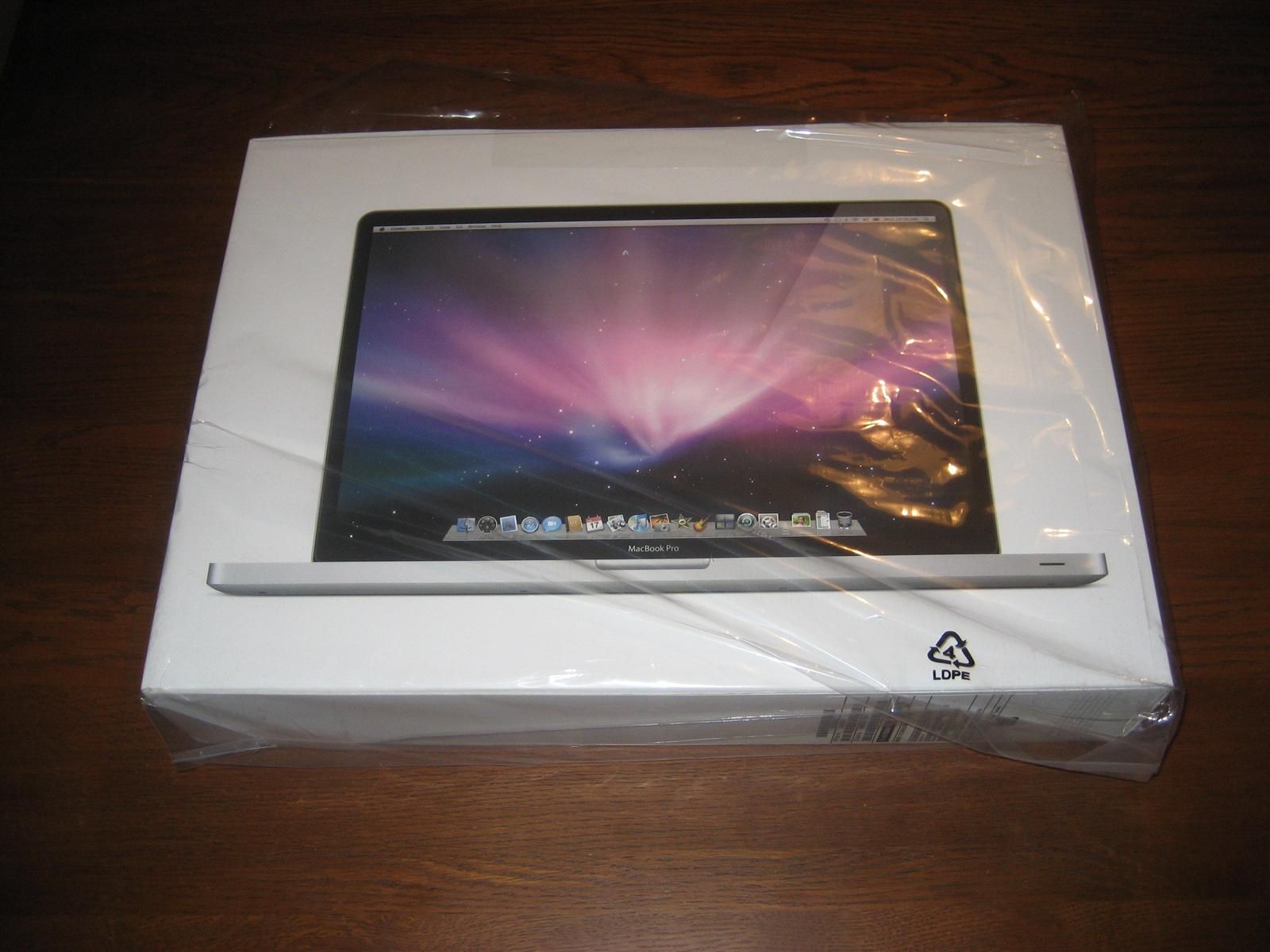 Les MacBook Pro 17" Unibody commencent à arriver