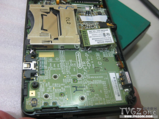 La Nintendo 3DS en liberté… et démontée? Ouch!