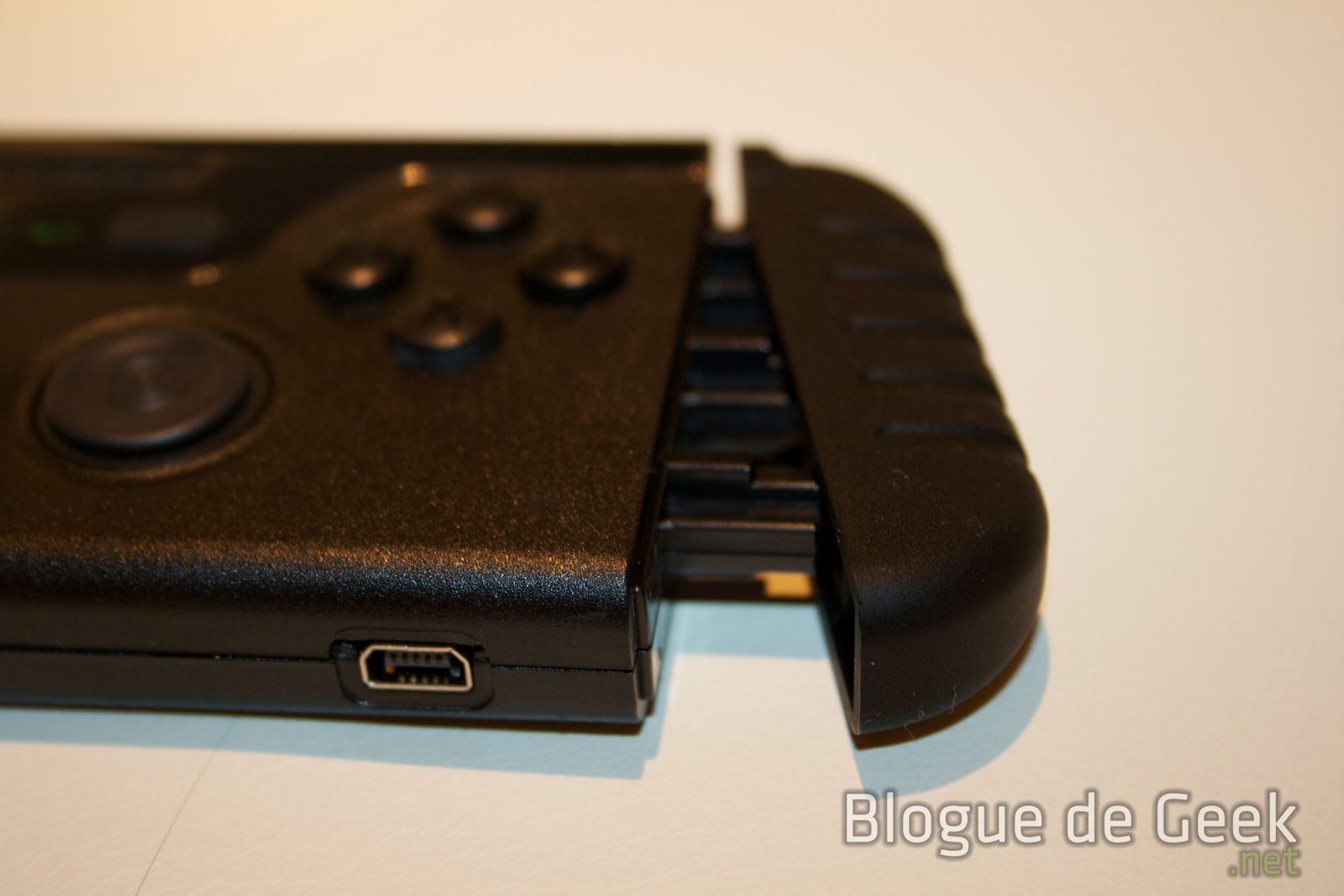 iControlPad, une manette pour iPhone et iPad! [Test]