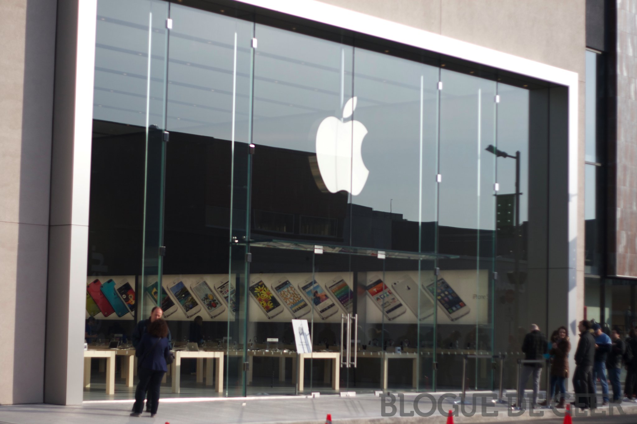 Ouverture du Apple Store du Quartier Dix-30