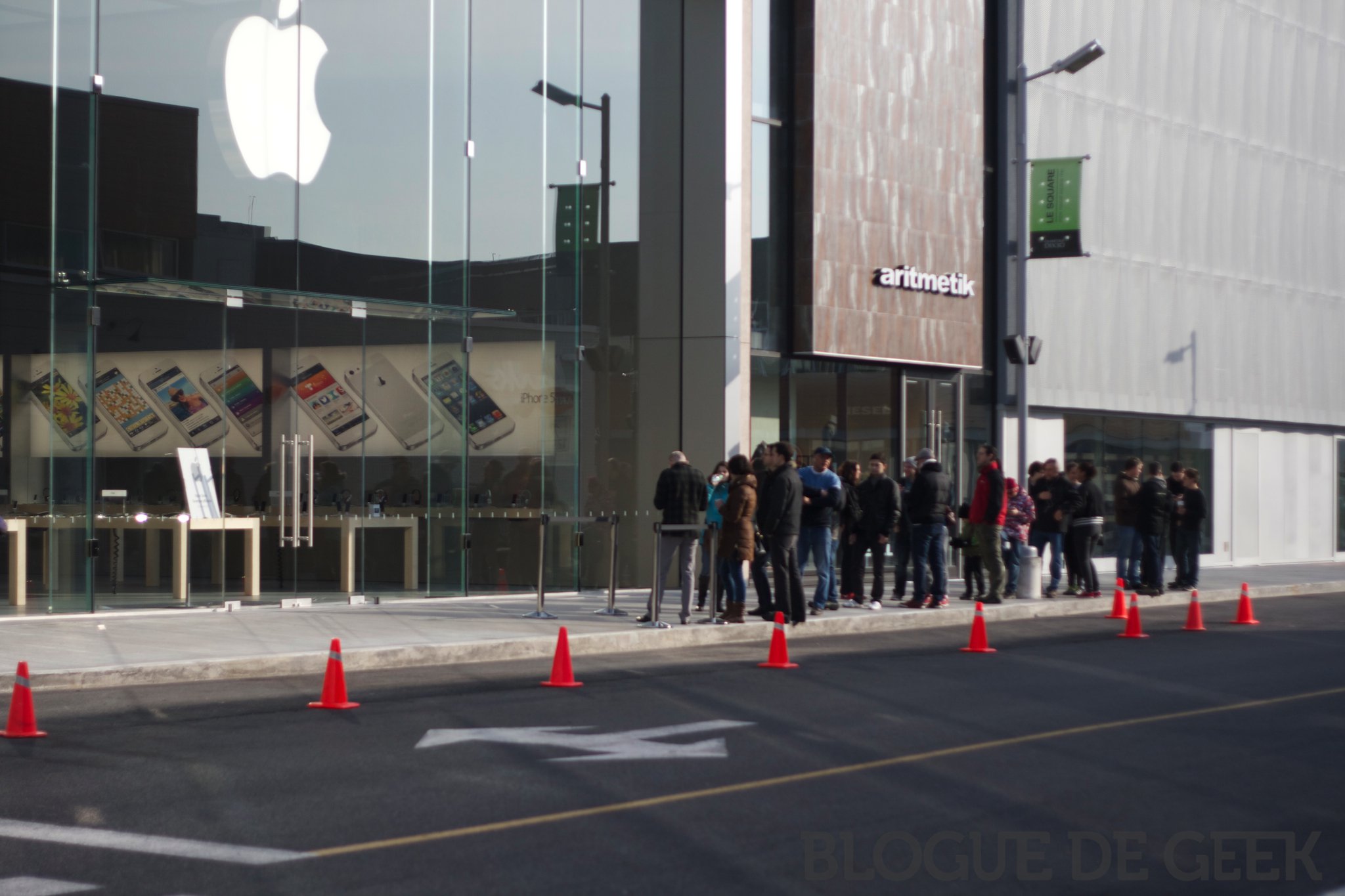 Ouverture du Apple Store du Quartier Dix-30