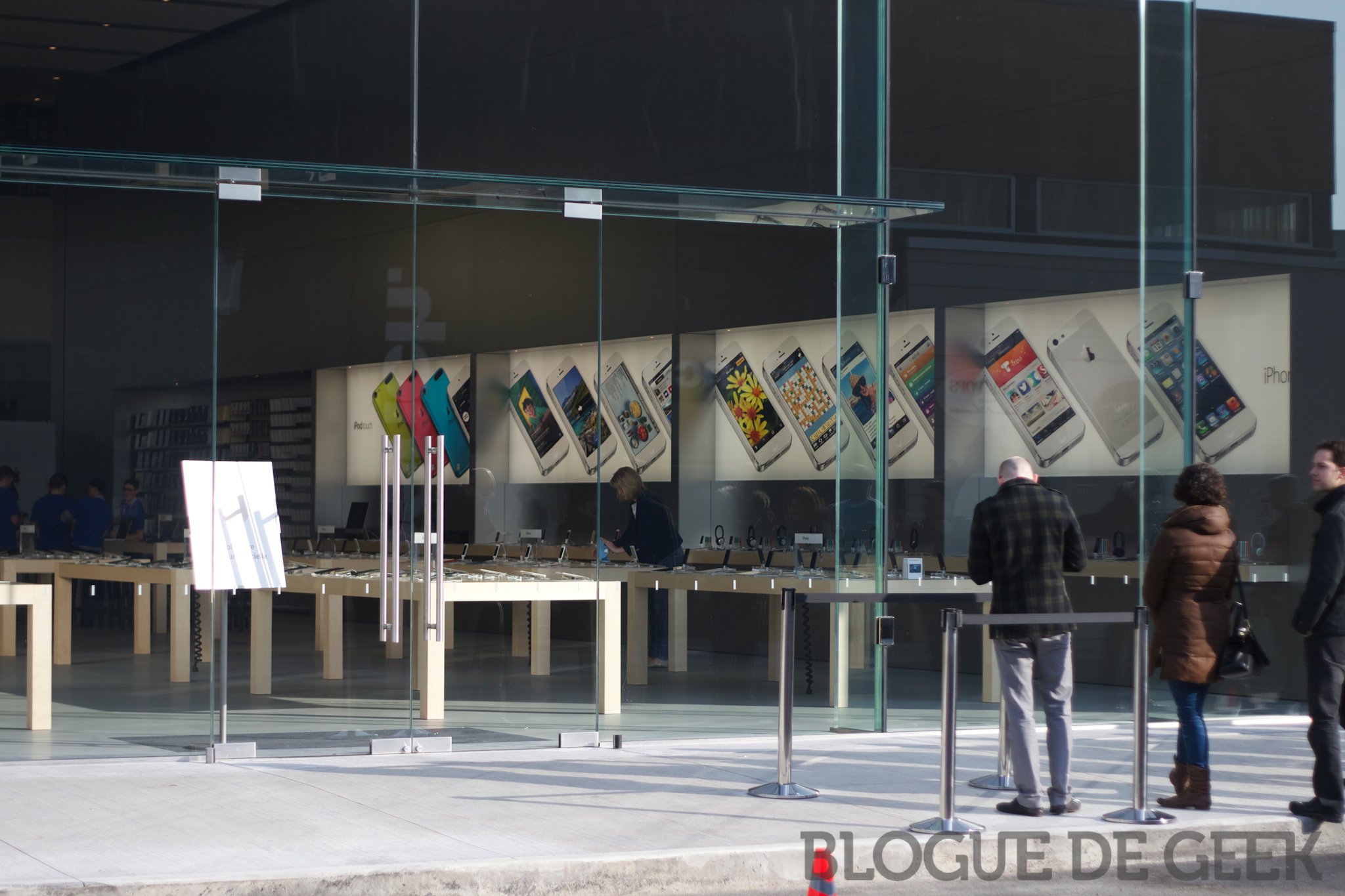 Ouverture du Apple Store du Quartier Dix-30