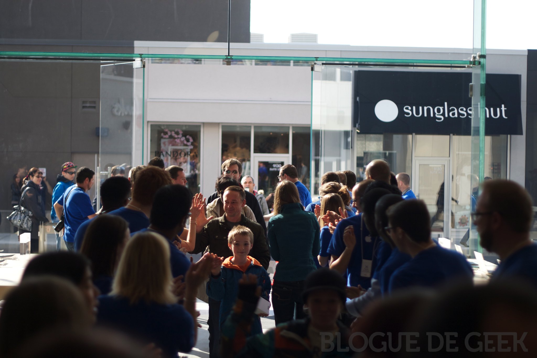 Ouverture du Apple Store du Quartier Dix-30