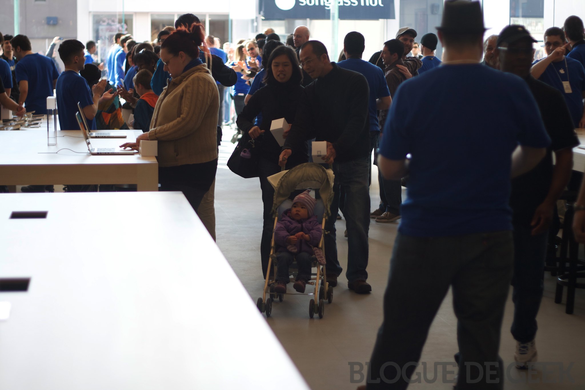 Ouverture du Apple Store du Quartier Dix-30