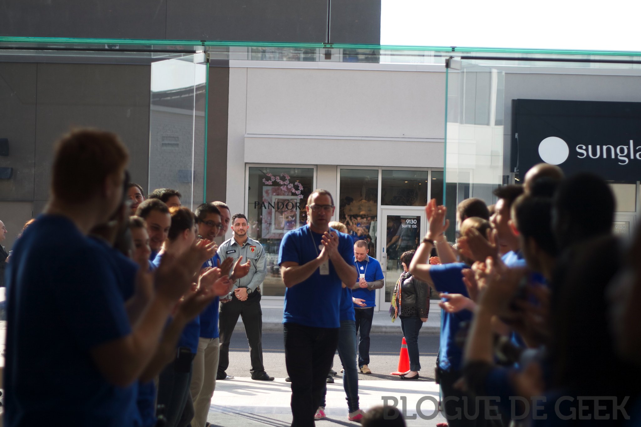 Ouverture du Apple Store du Quartier Dix-30