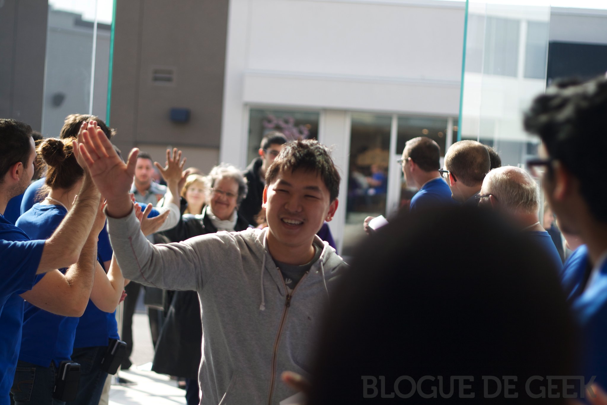 Ouverture du Apple Store du Quartier Dix-30