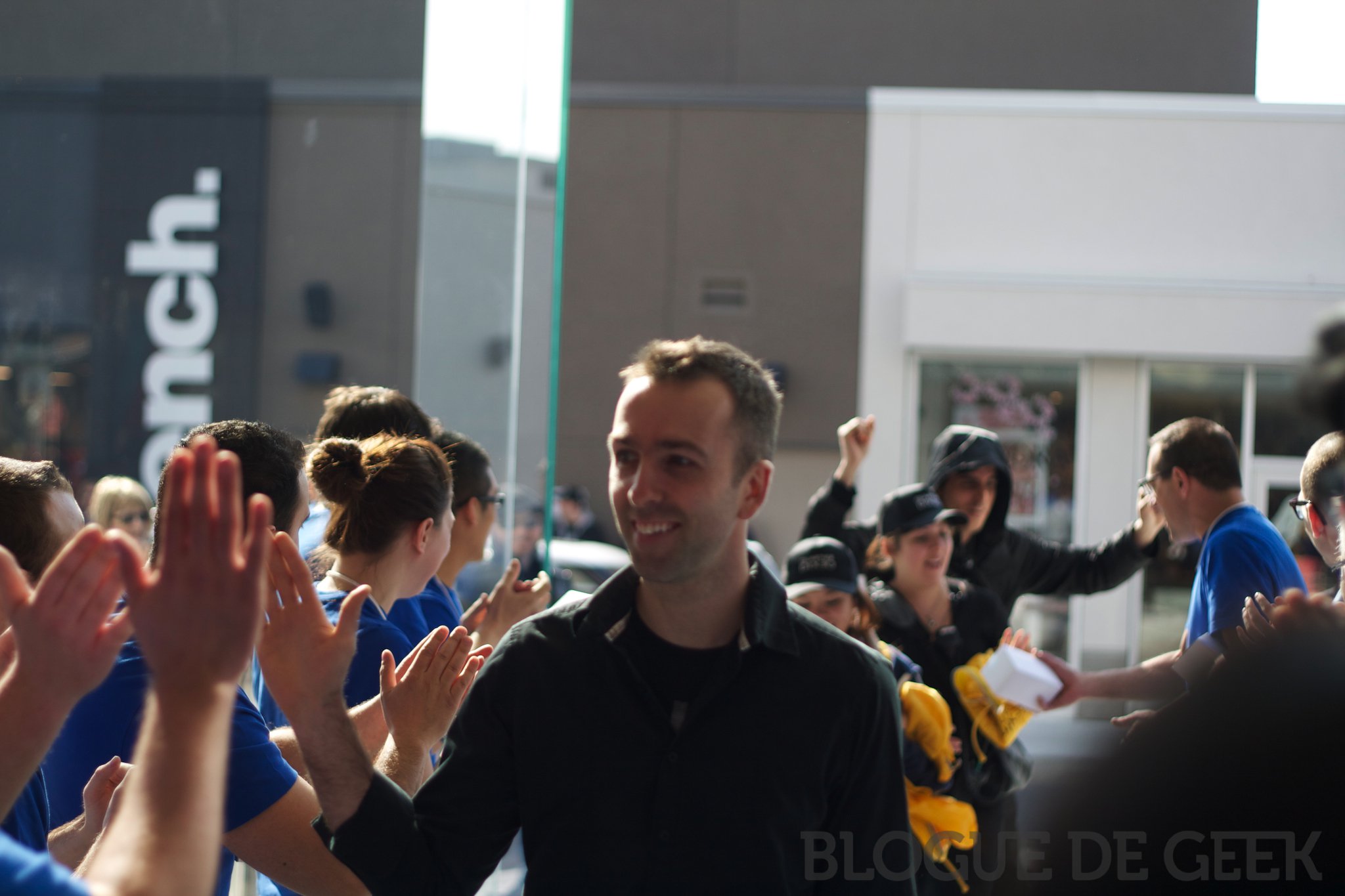 Ouverture du Apple Store du Quartier Dix-30