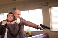 Bruce Willis and Joseph Gordon Levitt in Looper 2012 Movie Image 200x133 - Looper : On réinvente le thriller temporel ! Looper : On réinvente le thriller temporel !